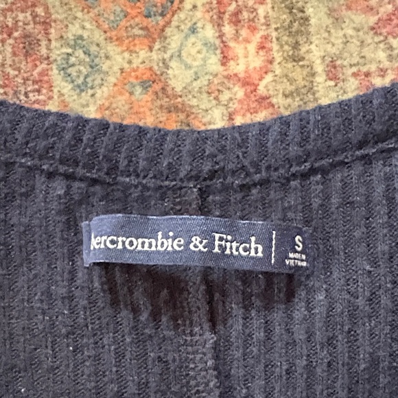 Abercrombie & Fitch Black Women's Crop Top - Picture 2 of 2